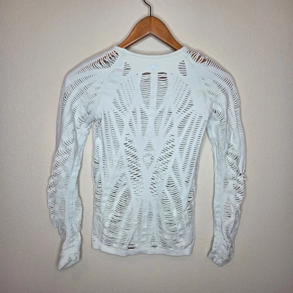 Alo Yoga Siren Long Sleeve Distressed Laser Cut Top Mint Green Womens Size M